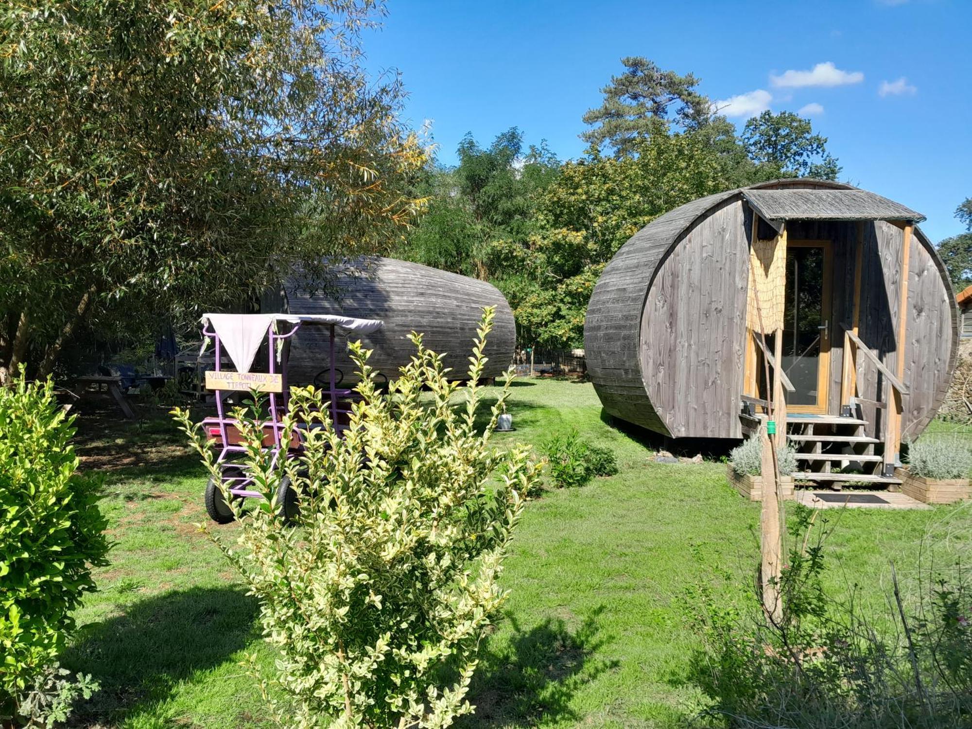 " Village Tonneaux De Tirpoil " Montilliers エクステリア 写真